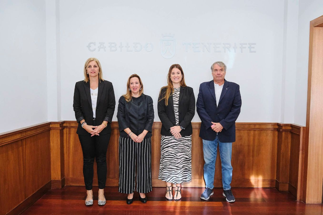 El Cabildo agasaja a la árbitra tinerfeña de baloncesto, Ariadna Chueca