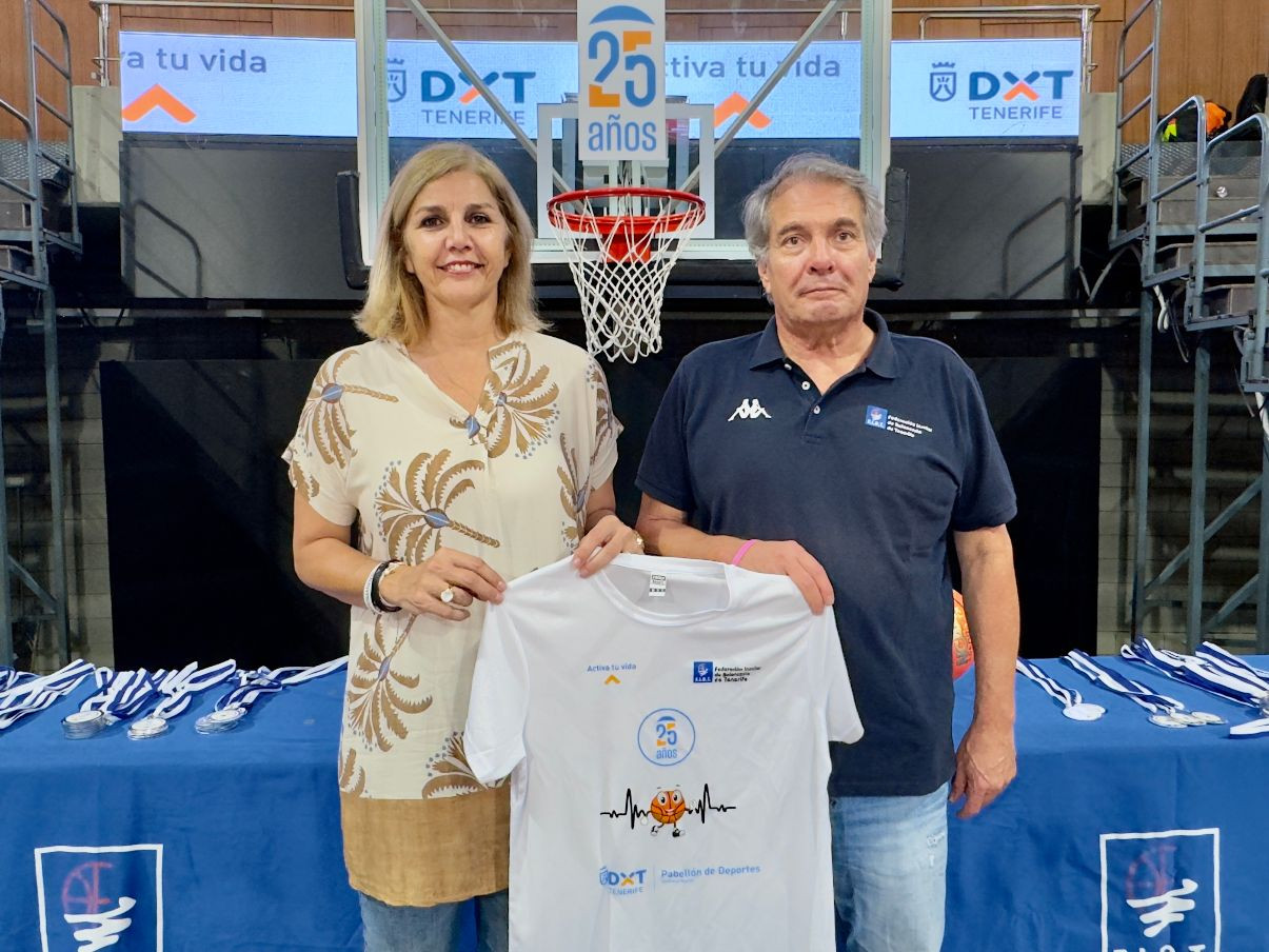 El baloncesto tinerfeño celebra el 25 aniversario del Pabellón Santiago Martín