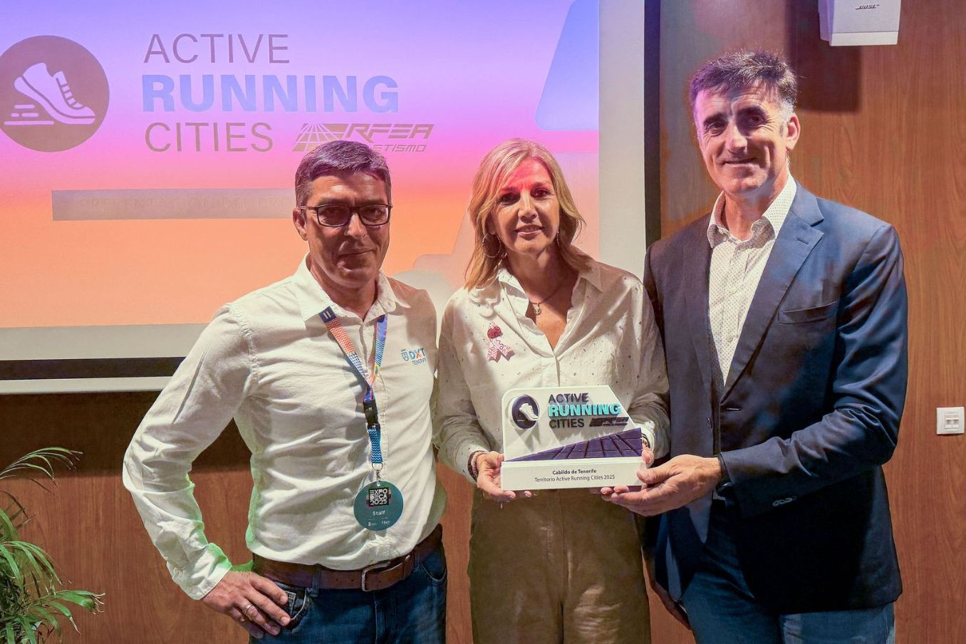 El Cabildo recibe el distintivo ‘Active Running Cities’ de la Real Federación Española de Atletismo