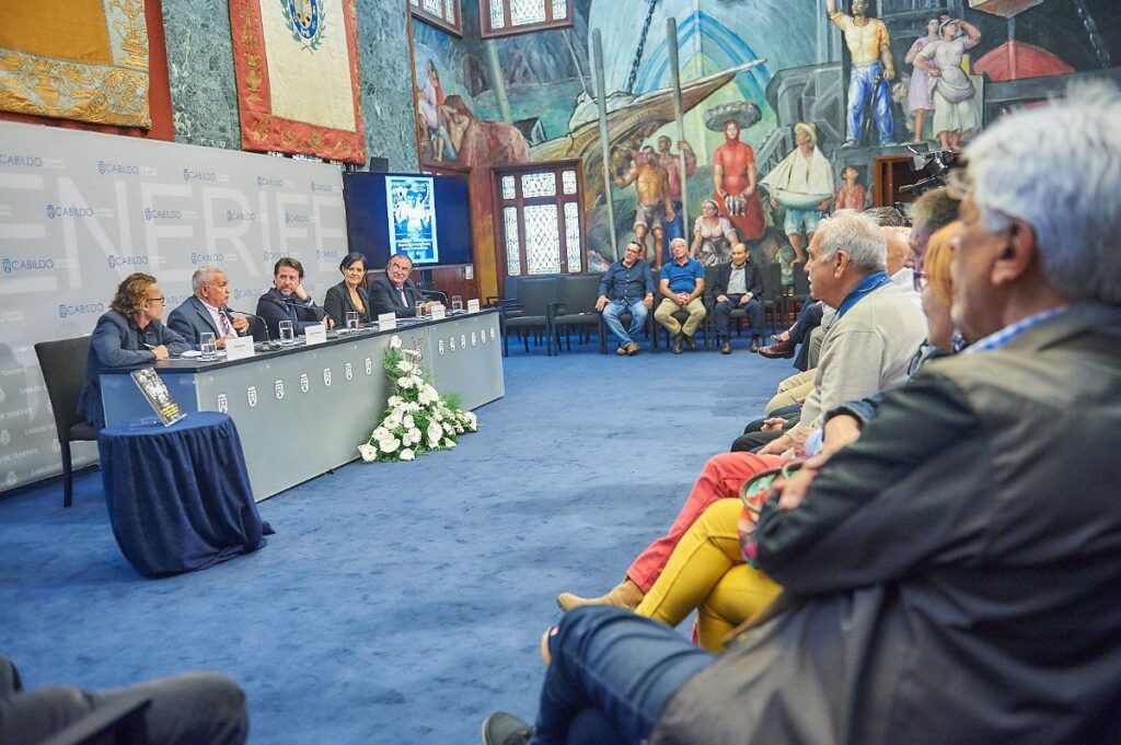 El Cabildo acoge la presentación del libro sobre la vida y trayectoria del exboxeador Miguel Velázquez
