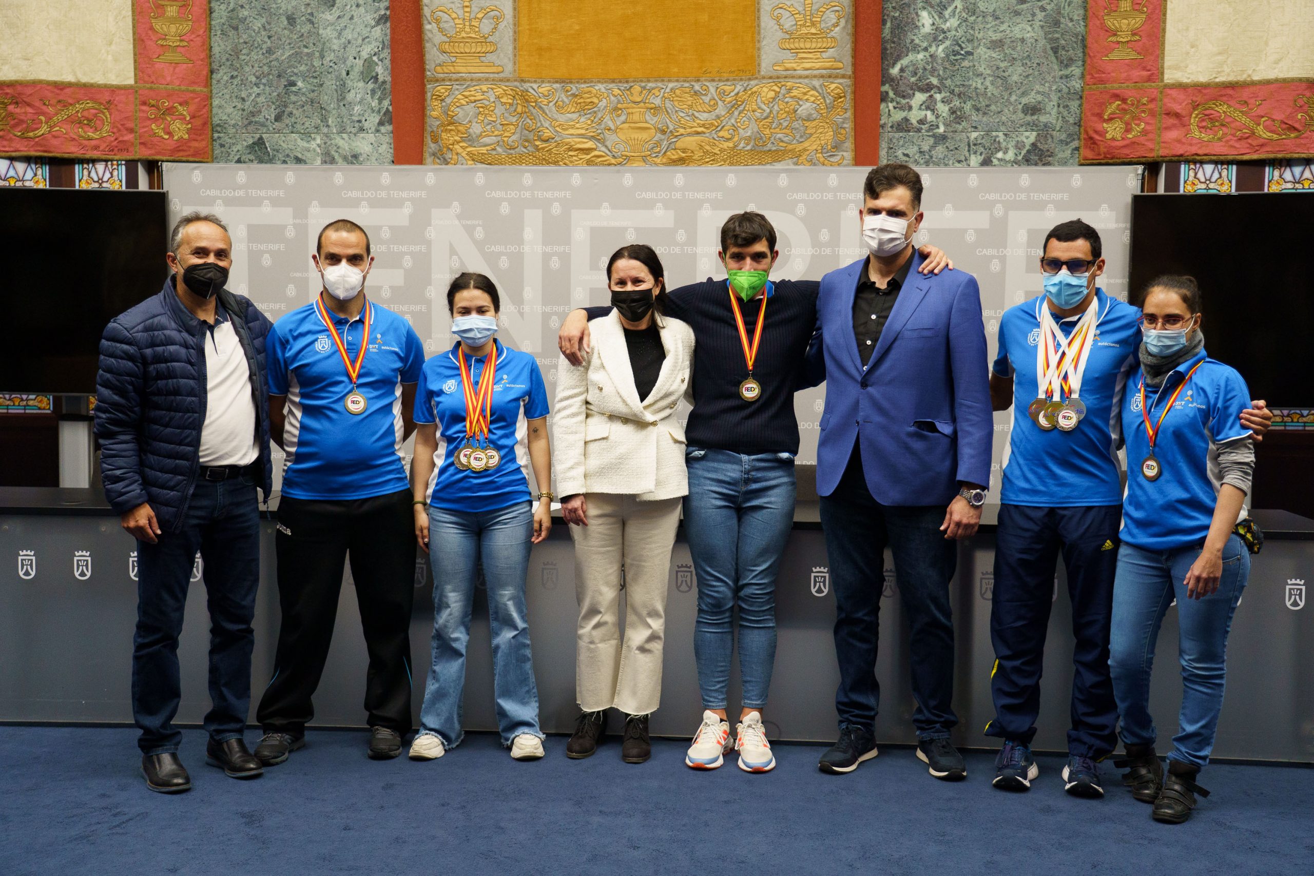 Tensalus y Milenio presentan en el Cabildo las medallas obtenidas en los campeonatos de España y del Mundo de natación adaptada