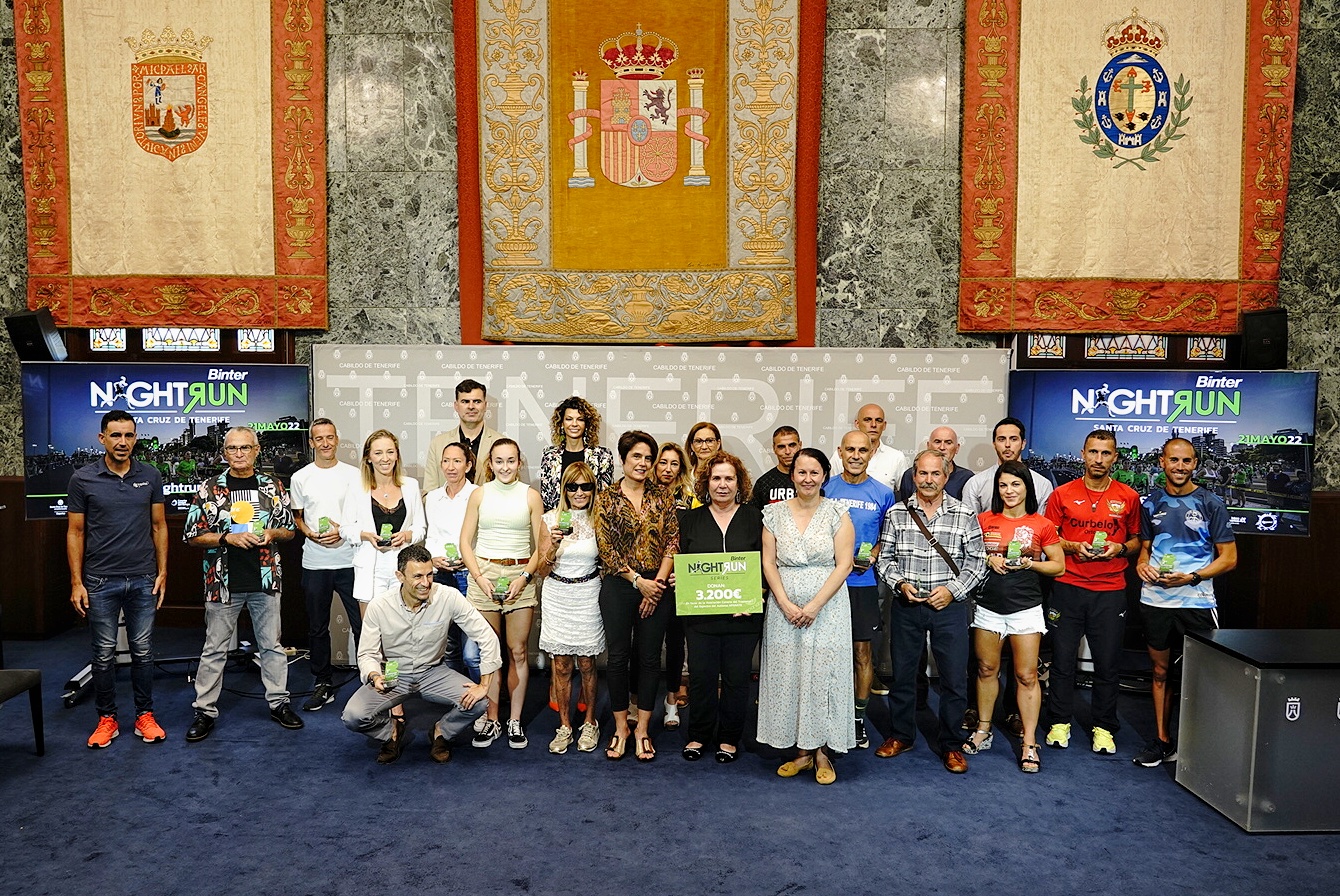 El Cabildo entrega las medallas de la Binter Night Run El Cabildo entrega las medallas de la Binter Night Run