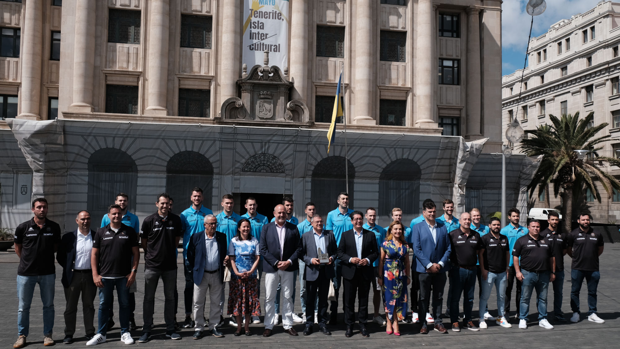 El Cabildo homenajea al Lenovo Tenerife, que ha cerrado la mejor temporada de su historia El Cabildo homenajea al Lenovo Tenerife, que ha cerrado la mejor temporada de su historia