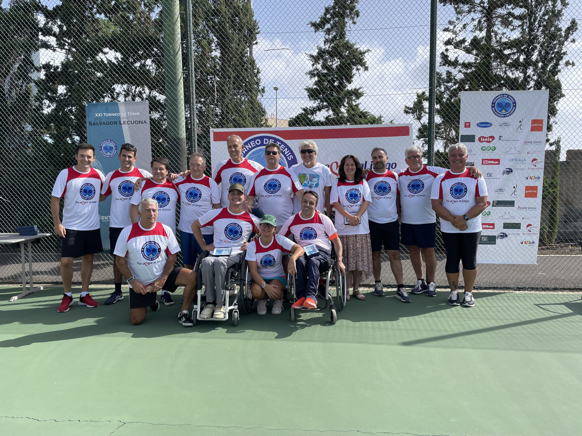 El Torneo Salvador Lecuona reúne a más de un centenar de amantes del tenis por una causa solidaria El Torneo Salvador Lecuona reúne a más de un centenar de amantes del tenis por una causa solidaria
