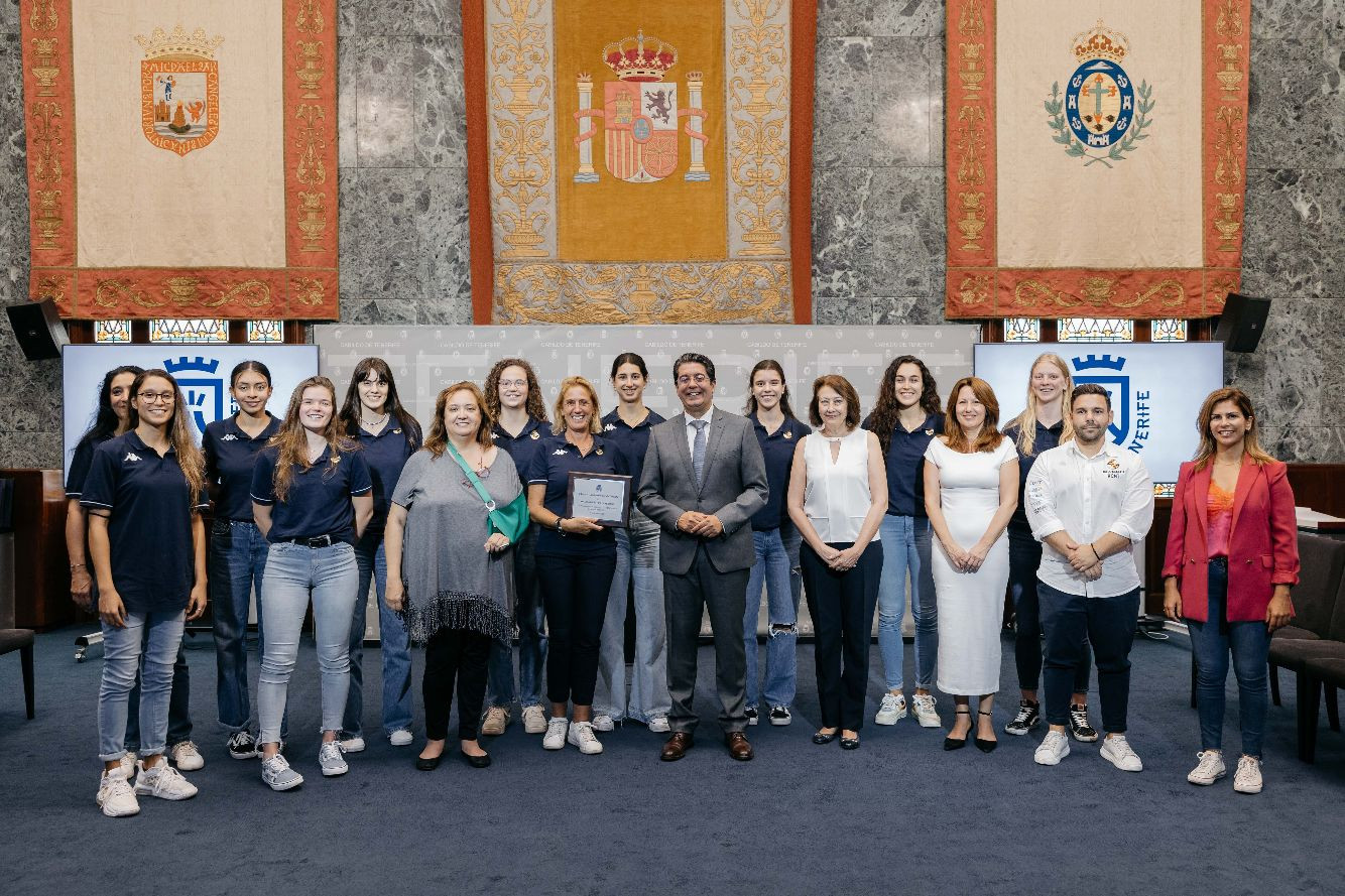 El Cabildo recibe al Náutico Tenerife ULL tras su ascenso a la Liga Femenina 2 El Cabildo recibe al Náutico Tenerife ULL tras su ascenso a la Liga Femenina 2