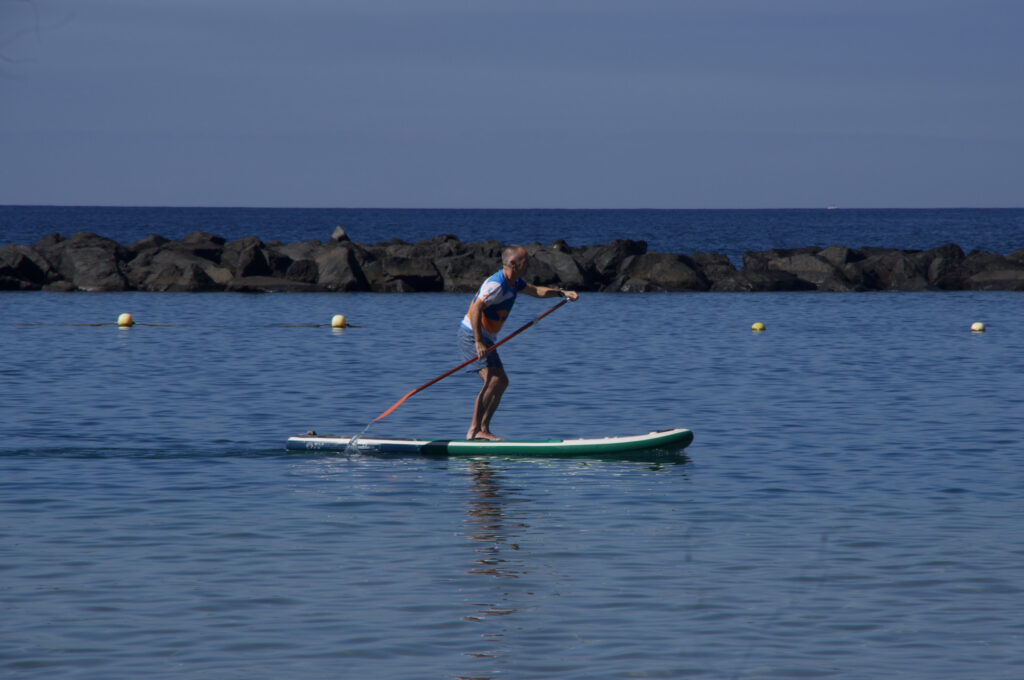 Los Juegos Máster despiden la temporada en Las Teresitas con paddle surf y kayak