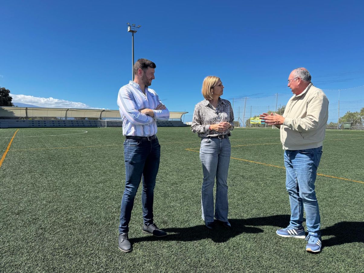 La consejera Yolanda Moliné visita las instalaciones deportivas de El Sauzal
