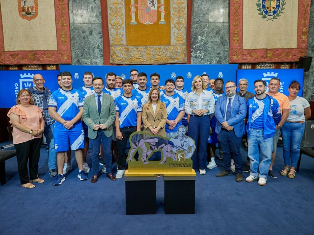 El Cabildo recibe a la Selección Juvenil de Tenerife de Lucha Canaria y al corredor Alexis Martín tras sus últimos éxitos deportivos (foto 2)