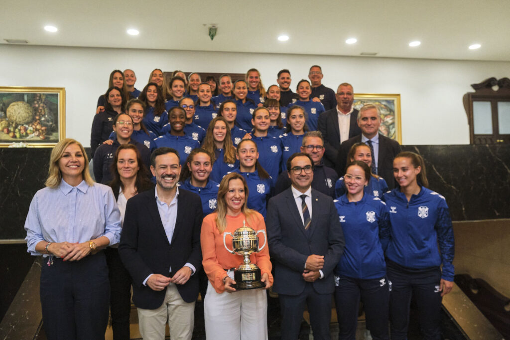 El Cabildo recibe al Fundación CD Tenerife, nuevo equipo de Primera RFEF