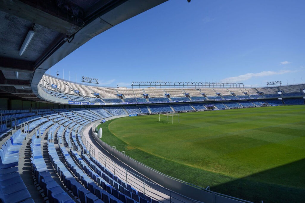 El Cabildo moderniza el estadio Heliodoro Rodríguez López con nuevos asientos autoabatibles