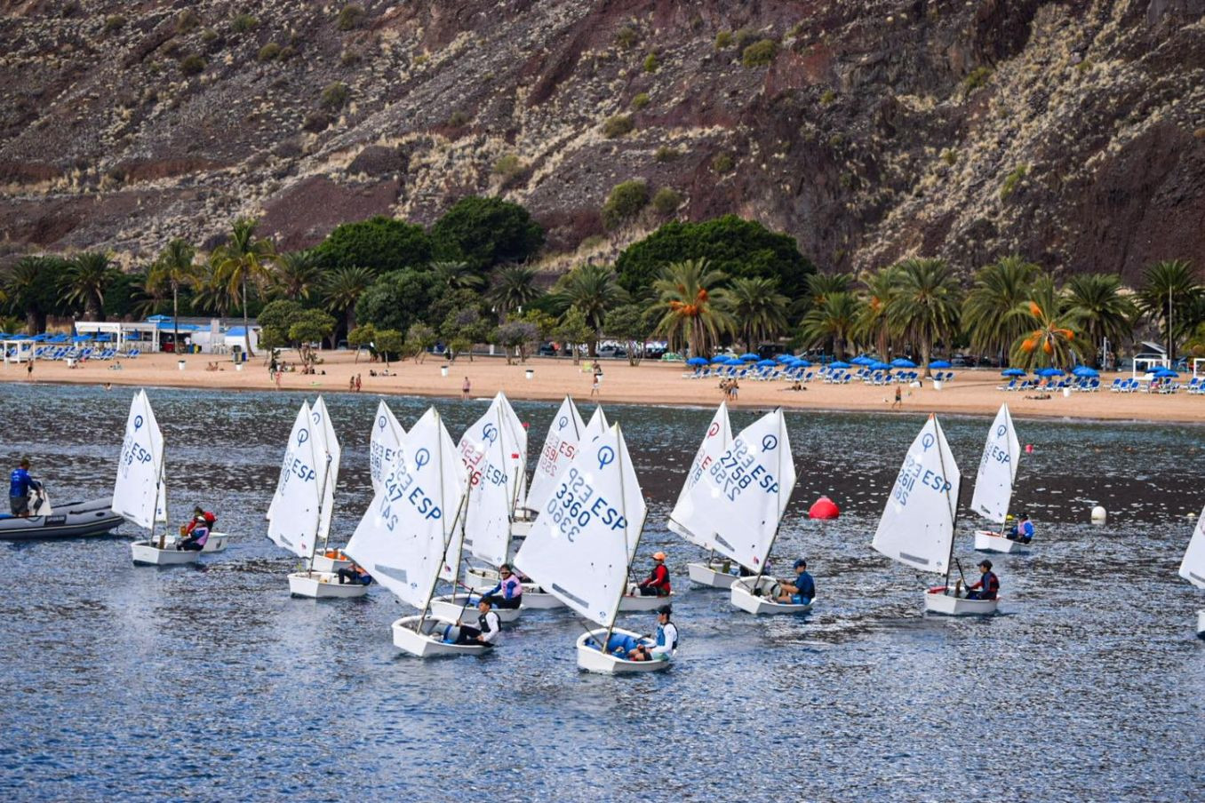 El Cabildo fomenta la práctica de los deportes náuticos entre la juventud