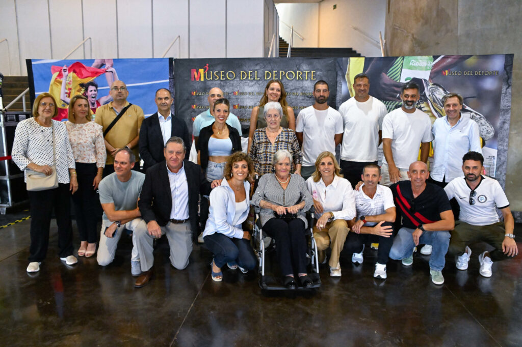 El Cabildo organiza en ExpoDeca la exposición “Leyendas del Deporte” con más de 200 objetos de gestas del deporte local, nacional e internacional