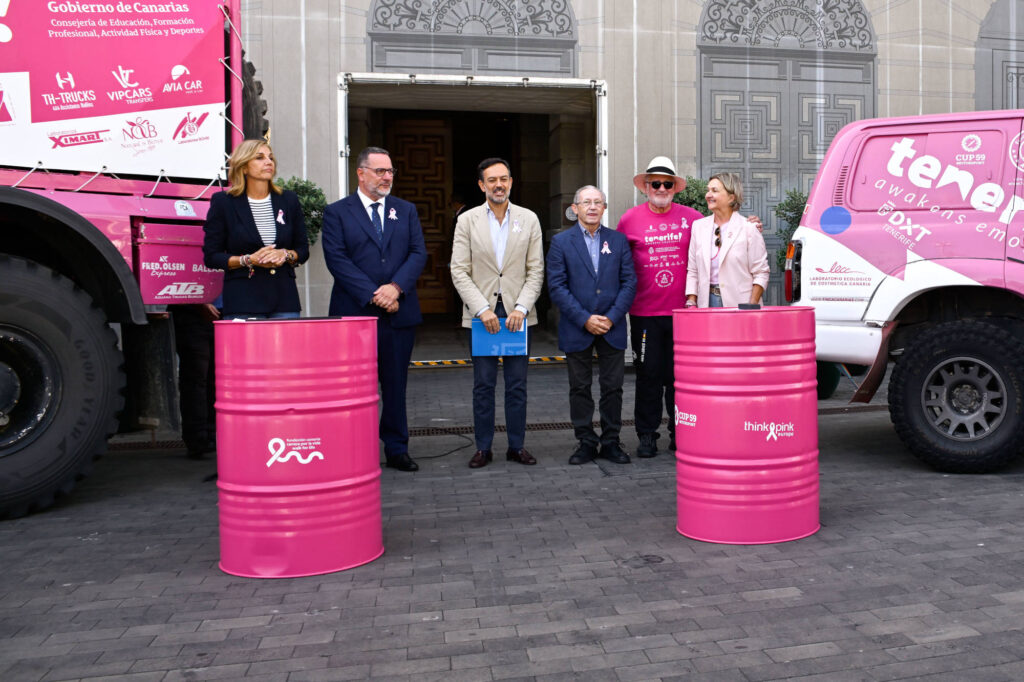 El Elefante Rosa y el Zorro Rosa, unidos contra el cáncer de mama, salen desde el Cabildo de Tenerife rumbo al Rally Dakar 2026