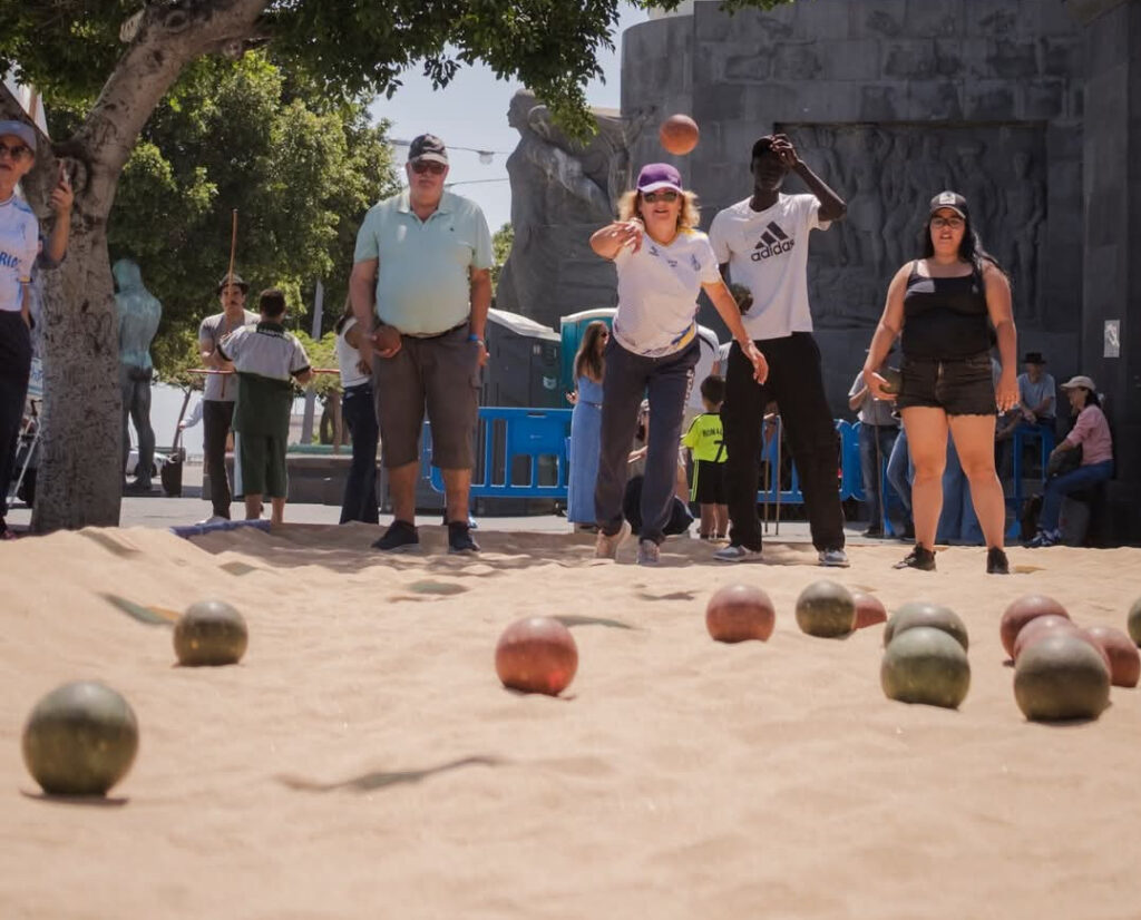 La bola canaria se estrena en los VIII Juegos Máster con una jornada en El Tablero