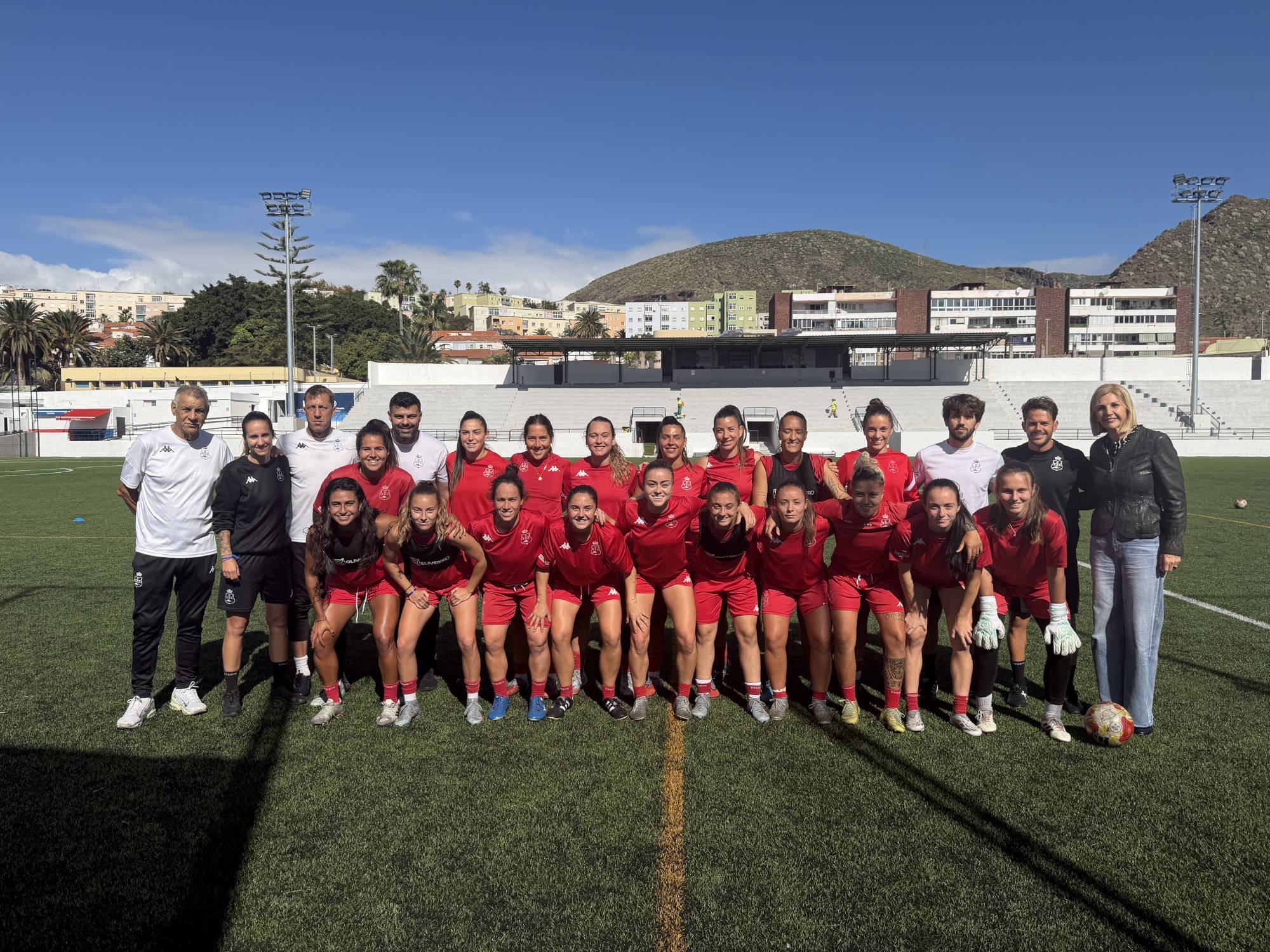 Yolanda Moliné apoya al Real Unión de Tenerife antes del partido por el ascenso a Primera RFEF