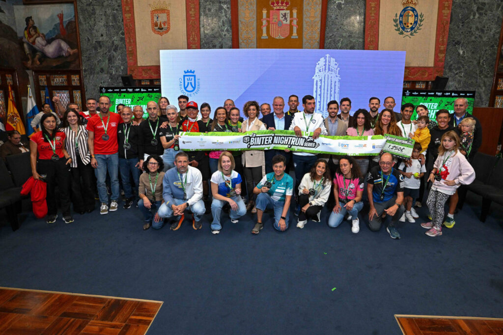 La Binter NightRun Santa Cruz de Tenerife 2026 entrega sus trofeos por categorías en el Cabildo