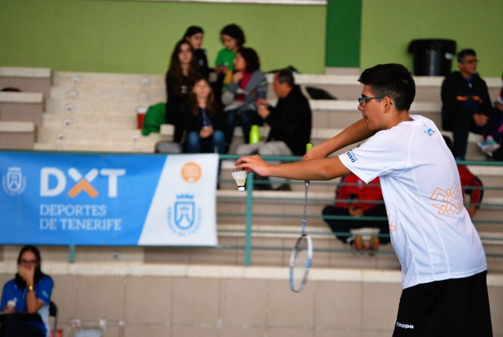 Un centenar de deportistas se dio cita en la segunda jornada de bádminton