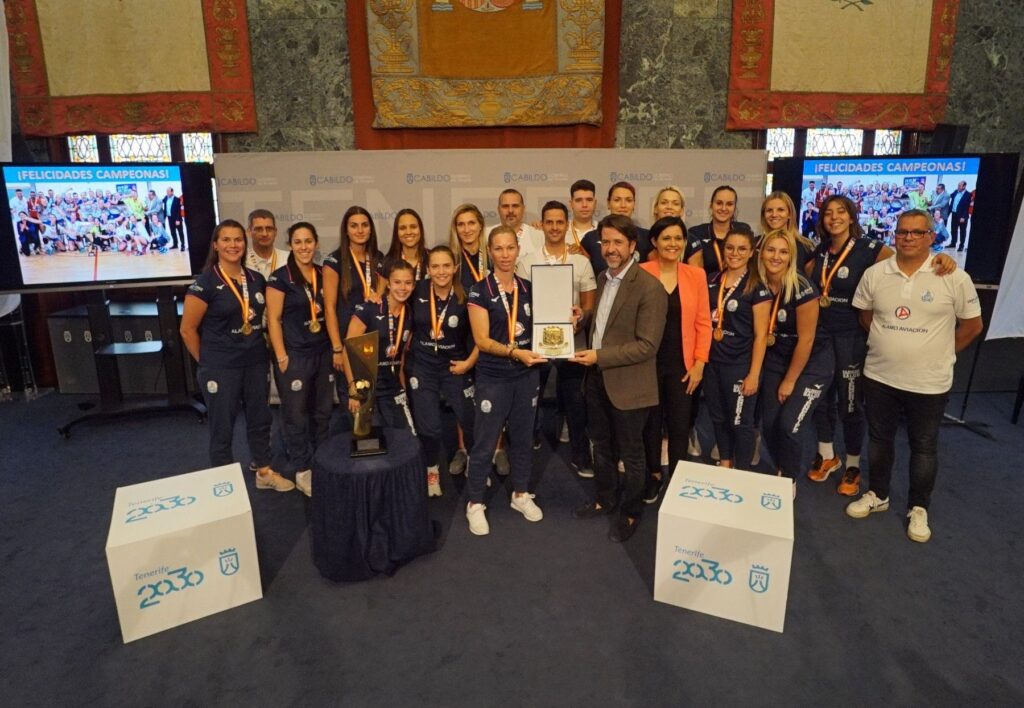 El Cabildo felicita al Club Balonmano Salud Tenerife por su ascenso a la Liga Guerreras Iberdrola