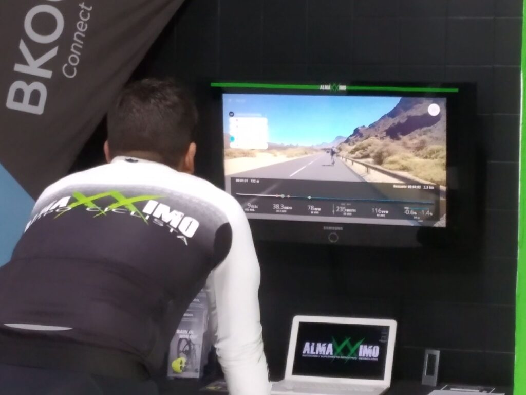 El Cabildo promociona rutas ciclistas de Tenerife entre las personas usuarias del simulador Bkool