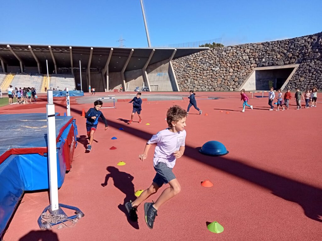 El Cabildo amplía dos semanas más el campamento de verano del Centro de Atletismo de Tenerife (foto 2)