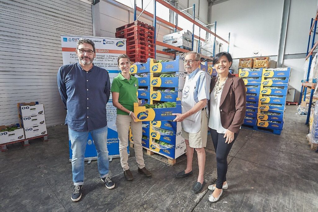 El Cabildo y Asprocan cumplen el reto Bluetrail y entregan 9.700 kg de plátanos al Banco de Alimentos