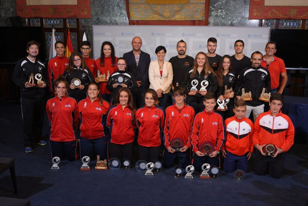 La Corporación insular distingue a los ganadores de la Copa Cabildo de Bádminton 2016