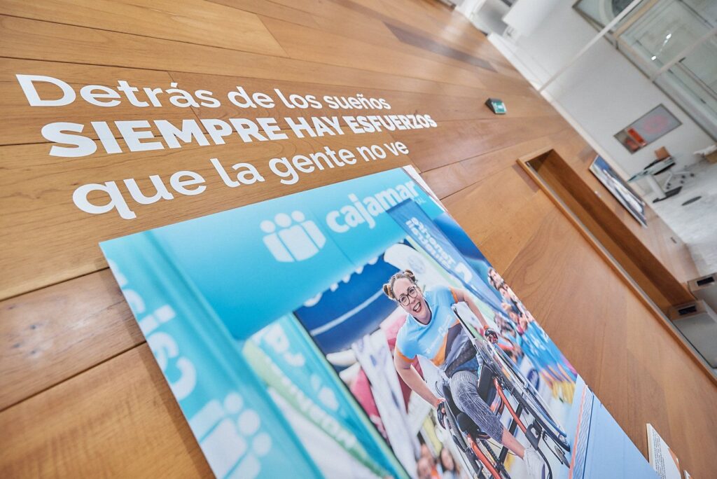 El Pabellón Santiago Martín acoge la exposición fotográfica ‘El deporte nos hace libres. Vivir sin límites’