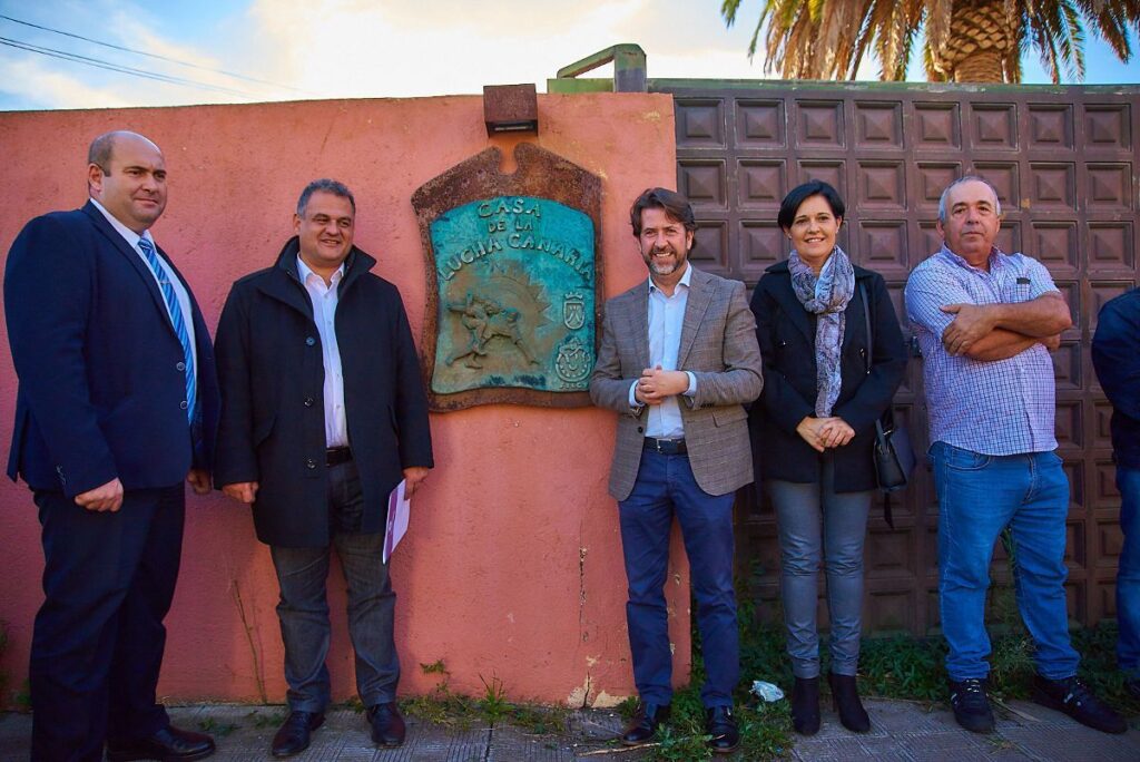 El Cabildo y la Federación de Lucha Canaria de Tenerife invierten 233.000 euros para la mejora de la sede