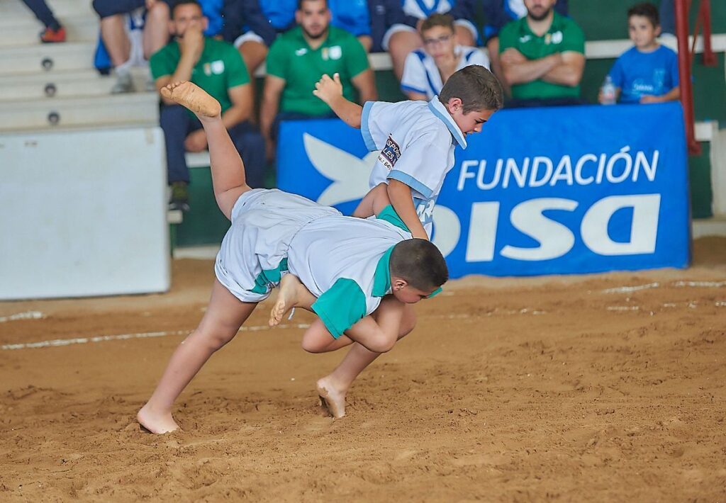 Este fin de semana los XXXII Juegos Cabildo inician el frontenis, campo a través, patinaje artístico, lucha canaria y waterpolo