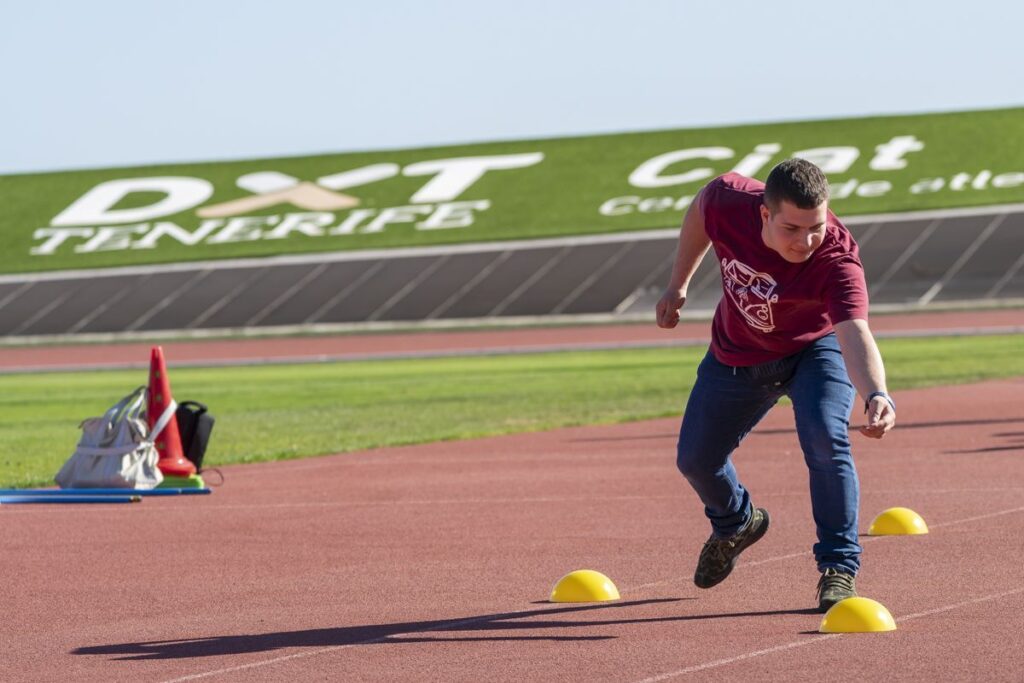 Más de 200 personas con discapacidad inician las actividades deportivas del PIDA con zumba y atletismo (foto 1)