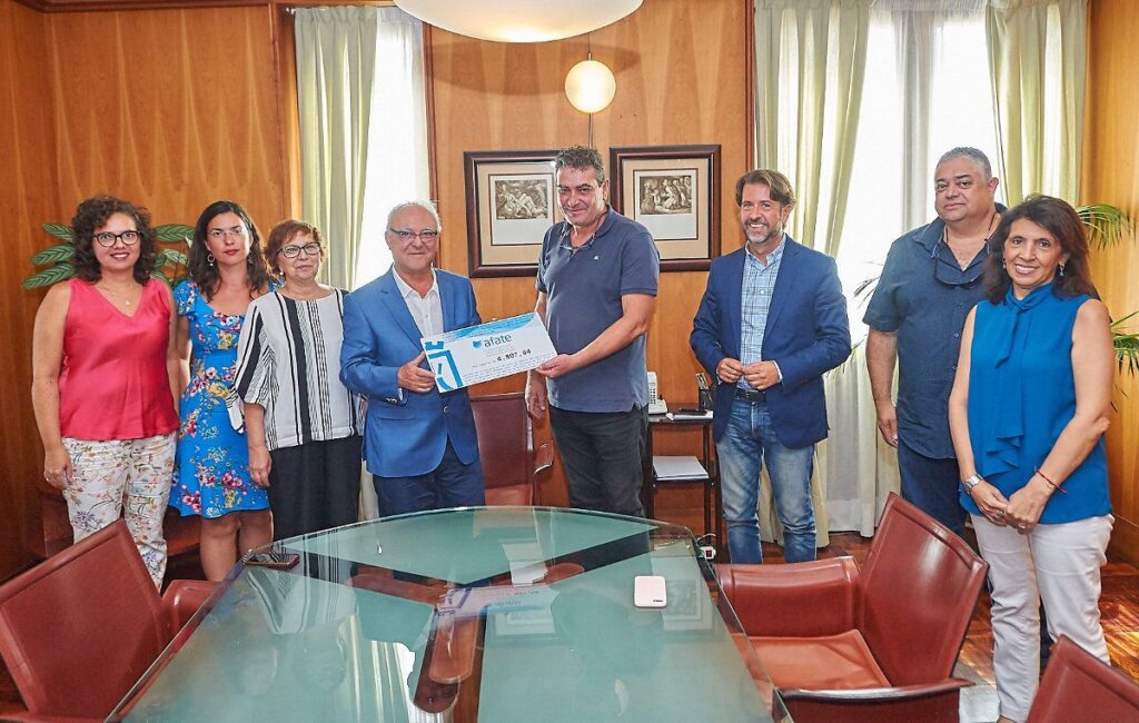 El personal del Cabildo logra el reto La Patrona y entrega 4.800 euros a la asociación Afate