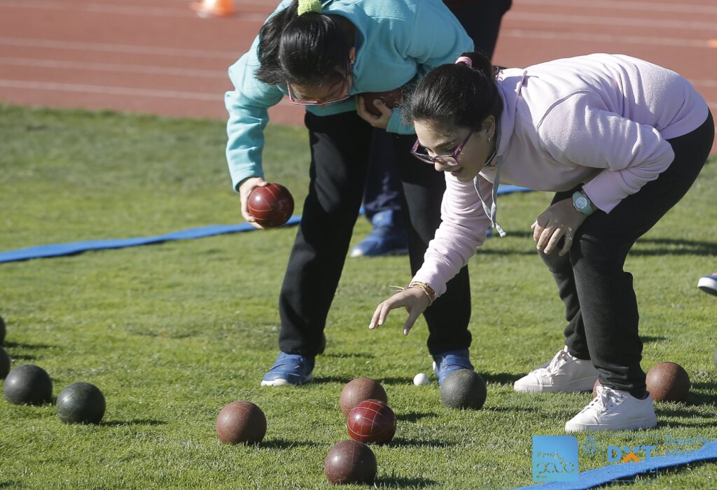 El II Plan Insular de Deporte Adaptado moviliza a más de 200 deportistas en la jornada de bola canaria y natación