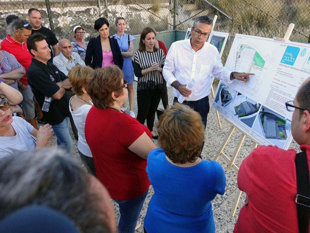 El Cabildo invierte 356.000 euros en las obras de la pista deportiva y el parque de Somosierra