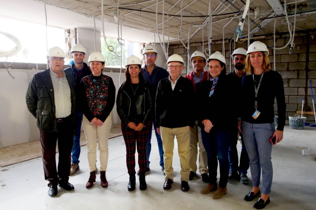 La consejera de Deportes visita las obras de las nuevas oficinas del CB Canarias (foto 2)