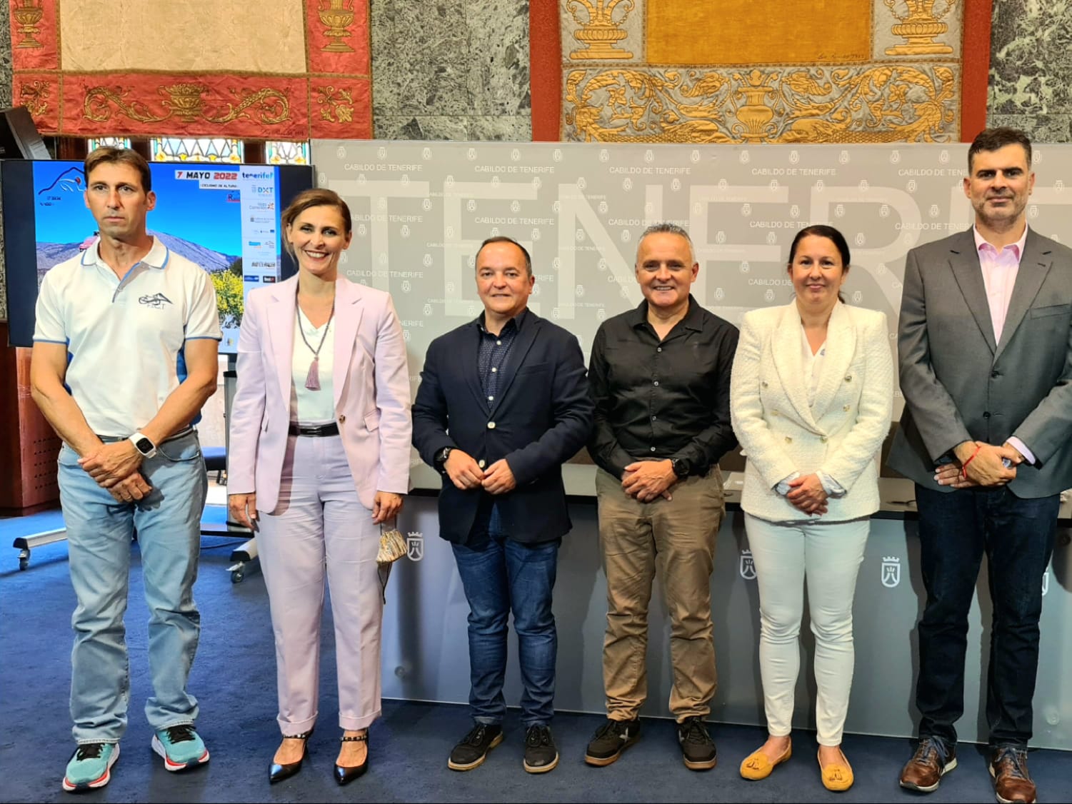 La Vuelta al Teide recorre este sábado 7 de mayo una decena de municipios de la isla. Un millar de ciclistas participan en la Vuelta al Teide este fin de semana