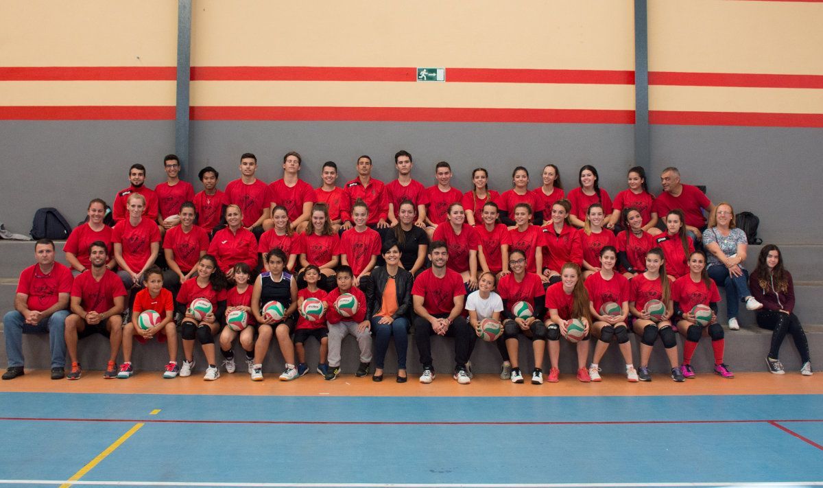 El Cabildo visita al Club Voleibol Yejarafe La Laguna y conoce su proyecto de cantera