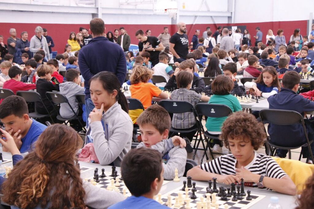 Daniel Gómez y Omar Oudeh dominan las finales individuales de ajedrez benjamín y alevín