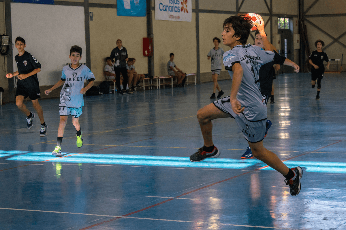 El balonmano se estrena y el voleibol afronta su segunda jornada en la XXXIV edición de los Juegos Cabildo de Tenerife