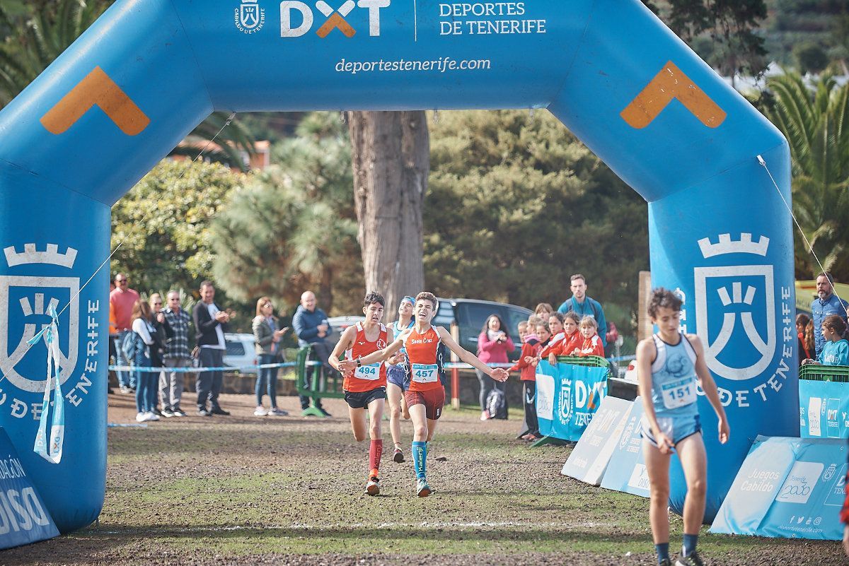 El debut del campo a través en los XXXII Juegos Cabildo reunió a 800 atletas en Tegueste