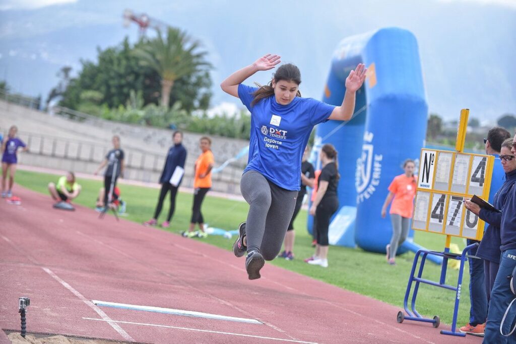 El debut del programa Deporte Joven 2018 reúne a 200 estudiantes en el Estadio Iván Rodríguez Ramallo