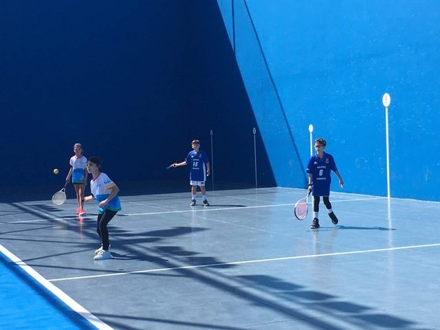 Alta participación en el inicio de la competición en frontenis
