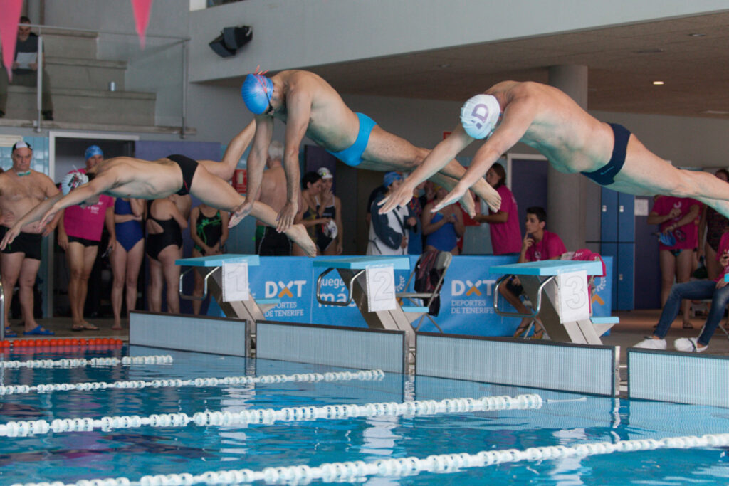 La piscina de Los Realejos acoge la segunda jornada de natación máster