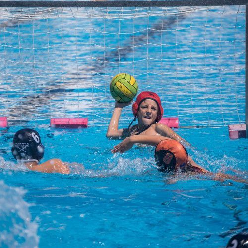 Los Juegos Cabildo se lanzan al agua: comienza la competición de waterpolo