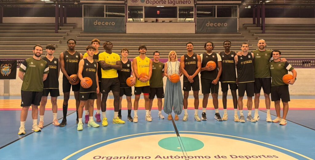 Yolanda Moliné felicita al Fundación CB Canarias por su gran temporada en la Liga U22