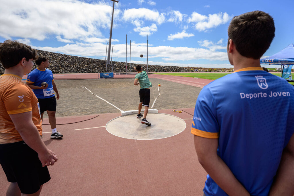 La final insular intercentros de atletismo del programa Deporte Joven premia la deportividad del alumnado de Bachillerato (foto 2)