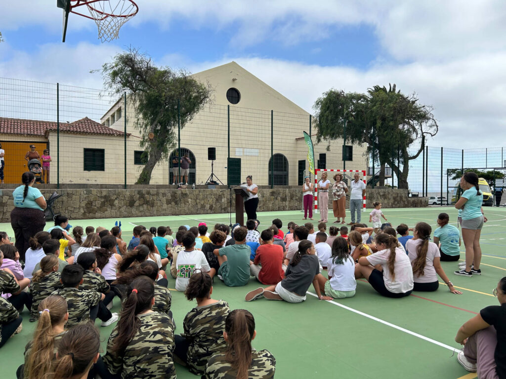Yolanda Moliné visita el renovado Polideportivo de San Francisco, en Buenavista del Norte, tras una actuación financiada por el Cabildo