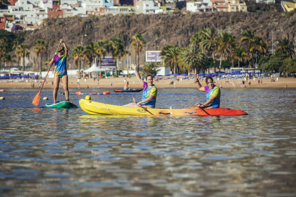 Segunda jornada de paddle surf y kayak máster en Los Cristianos