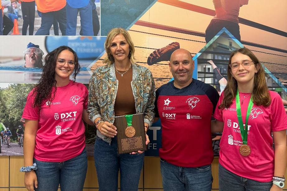 Yolanda Moliné recibe al Tenzul El Rosario por su histórico bronce en la Copa Iberdrola de Bádminton